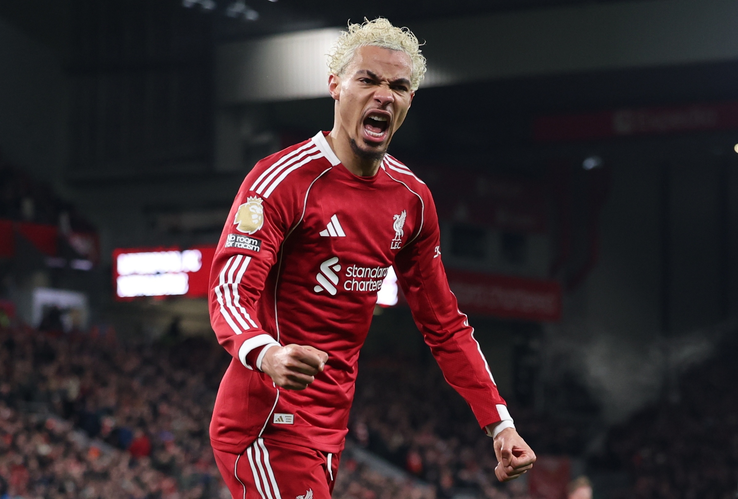 记者谈魏震伤情：眼部受伤有点影响视线，回到上海后得继续治疗