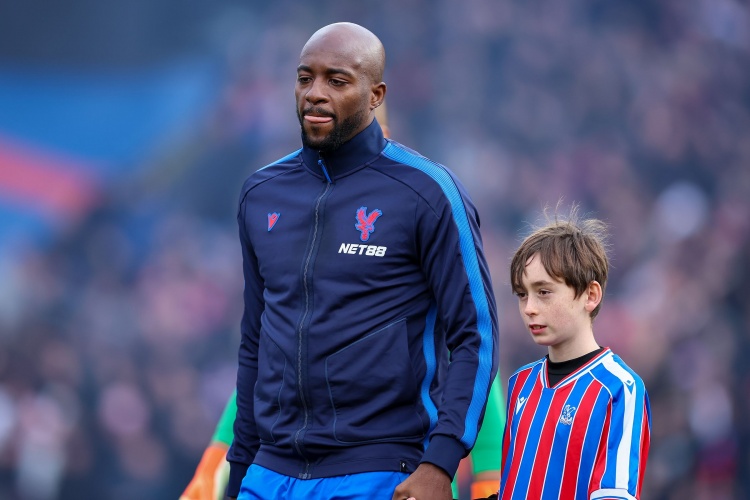 阿联自嫖娼丑闻以来很少露面！网友在球馆里“偶遇了”易建联