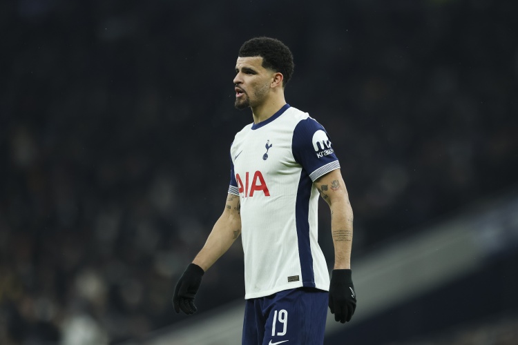 记者谈魏震伤情：眼部受伤有点影响视线，回到上海后得继续治疗