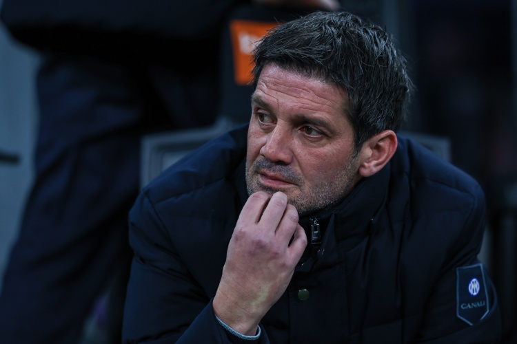 记者谈魏震伤情：眼部受伤有点影响视线，回到上海后得继续治疗