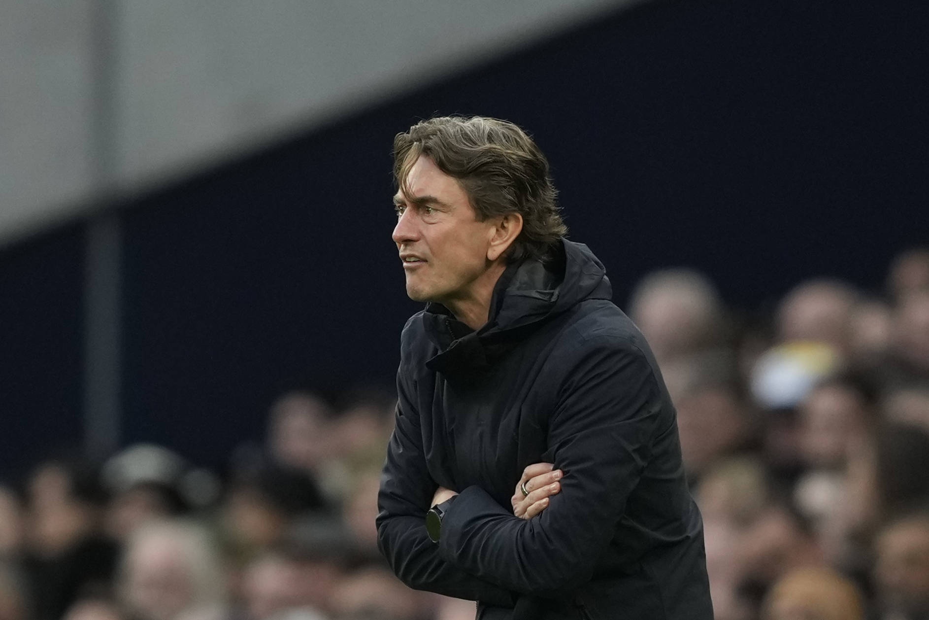 记者谈魏震伤情：眼部受伤有点影响视线，回到上海后得继续治疗